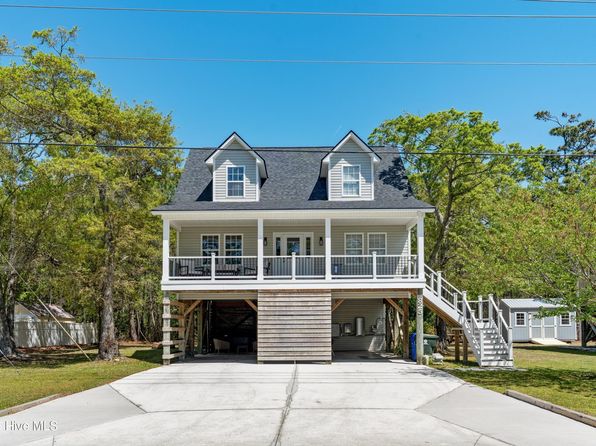825 Driftwood Drive, Hampstead, NC 28443