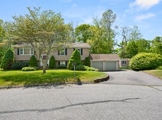 24 Scenic View Dr, Waterford, CT 06385