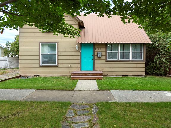 2nd image of 811 6th Ave W