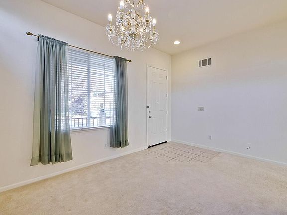 3rd image of 902 Tinsley St