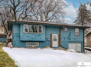 7101 Sun Valley Dr, Bellevue, NE 68157
