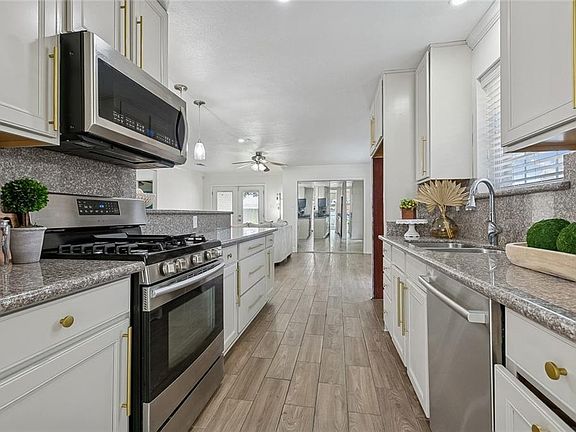 5th image of 5037 Loveland St
