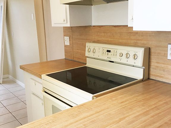 3rd image of 6071 NW 61st Ave APT 212