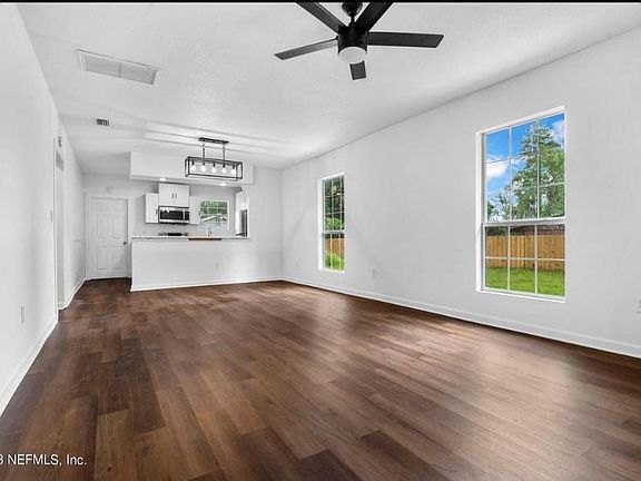 4th image of 1645 Parkwood St