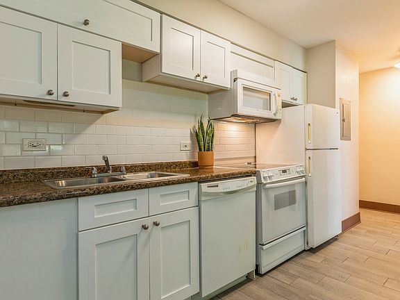 4th image of 690 E Liberty St #114