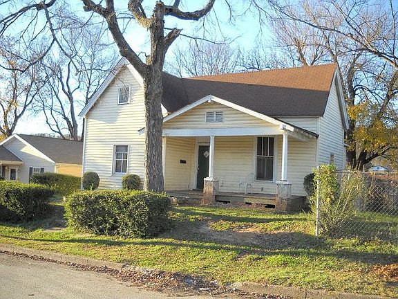 Front View Of 1211 Louisiana Ave