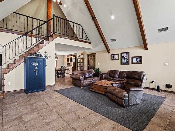 5th image of 450 Reeves Ln