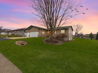 303 Sidney St W, Morristown, MN 55052