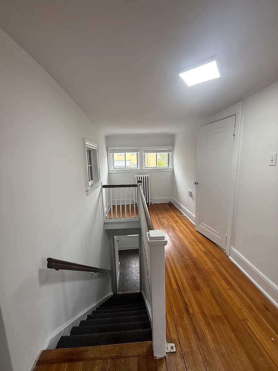 Building Photo - 203 1st St #2