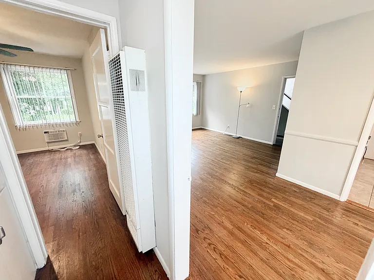 606 W Foothill Blvd — Photo 23