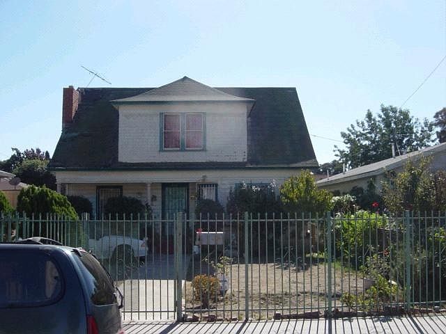 1st image of 850 W 43rd St