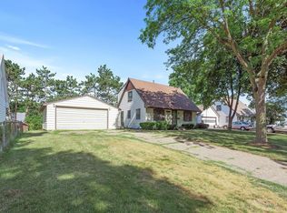 8432 Glenbrook Ave S, Cottage Grove, MN 55016