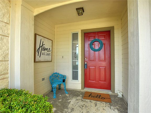3rd image of 1005 Lantana Dr