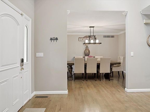 5th image of 20 Stuart Ct