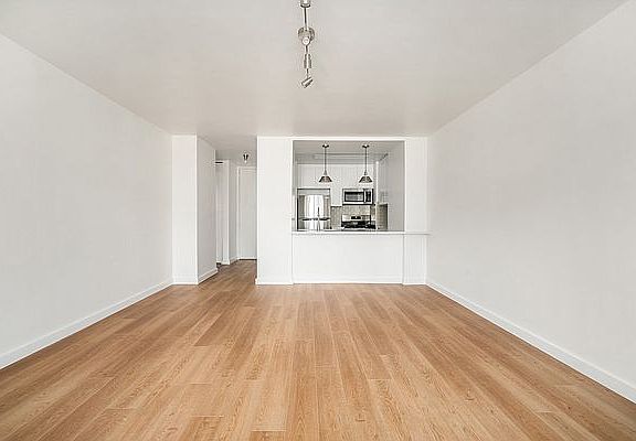 5th image of 145 E 48th St APT 17A