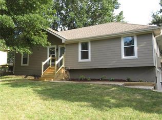 613 SW Holloway Ln, Lees Summit, MO 64081