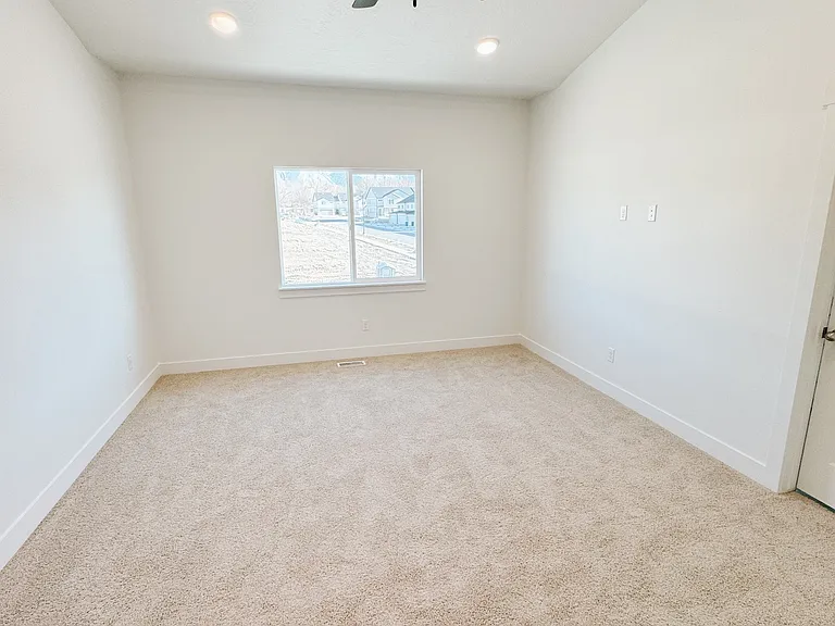 1587 N 1870 E — Photo 18