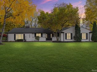 1048 Satterlee Rd, Bloomfield Hills, MI 48304