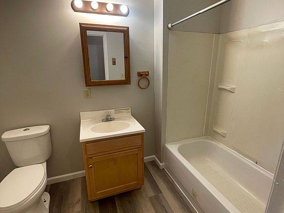 3rd image of 912 W Pike St #B