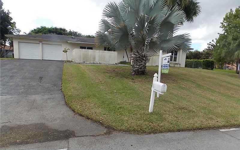 1st image of 18523 Tiffany Dr