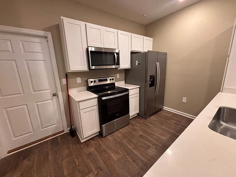 903 Rivertree Pl — Photo 4