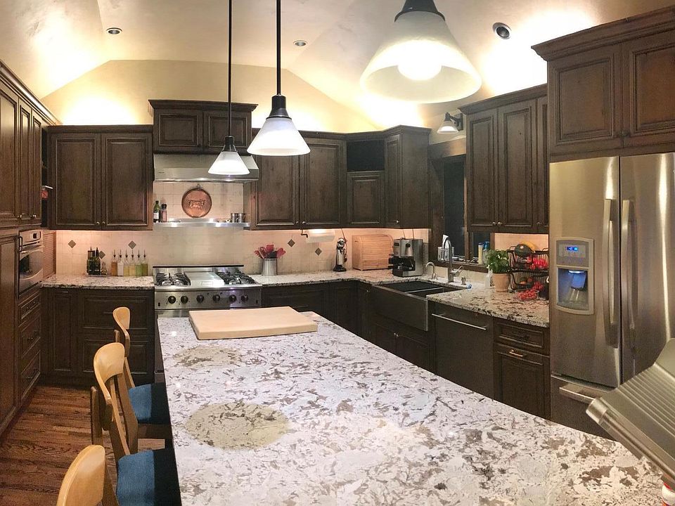 Large kitchen equipped with everything needed by the most demanding chef.