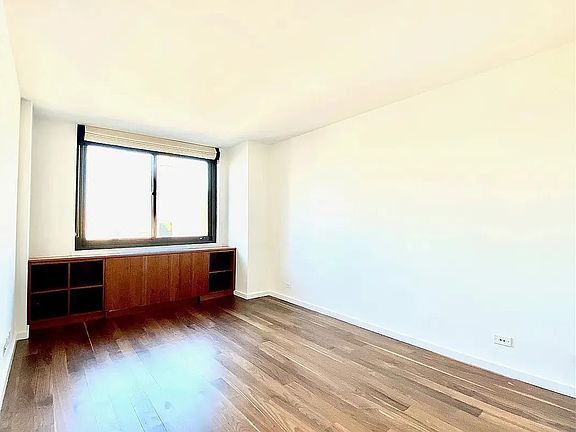 4th image of 515 E 72nd St APT 28B