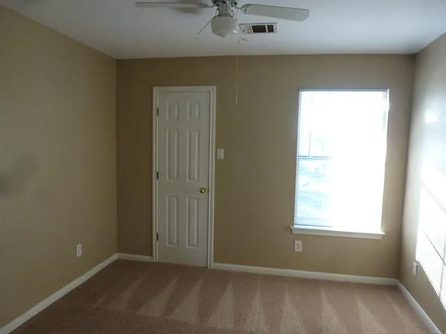 2867 Southampton Way #B — Photo 8