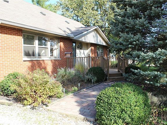 5th image of 485 Pinehurst Dr