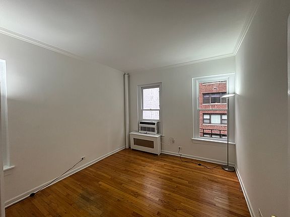 5th image of 213 E 66th St #303