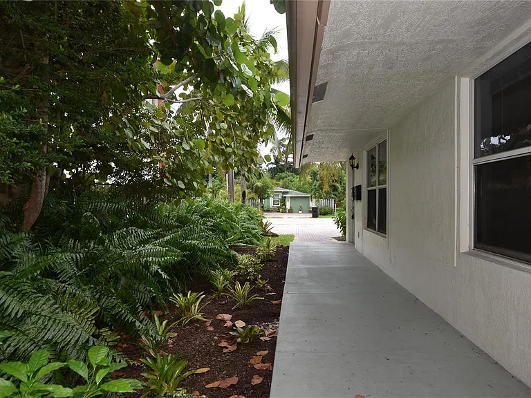 501 SW 17th St — Photo 3