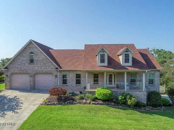 849 Pinnacle Dr, Dandridge, TN 37725