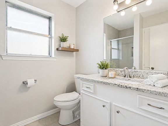 5th image of 2629 Montclair Ln