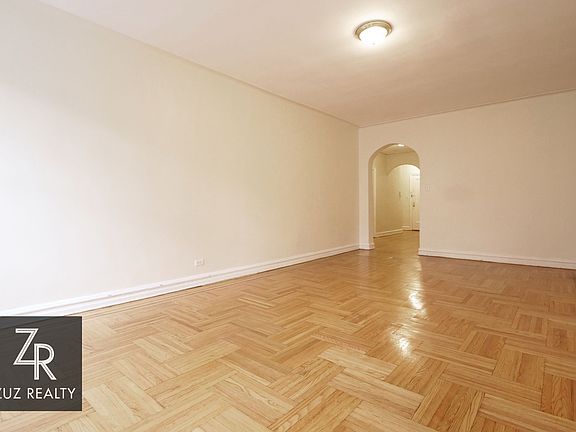 4th image of 45 Hawthorne St #Cc4