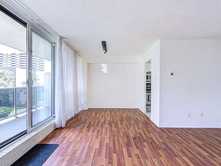 40 Sunrise Ave #301 — Photo 8
