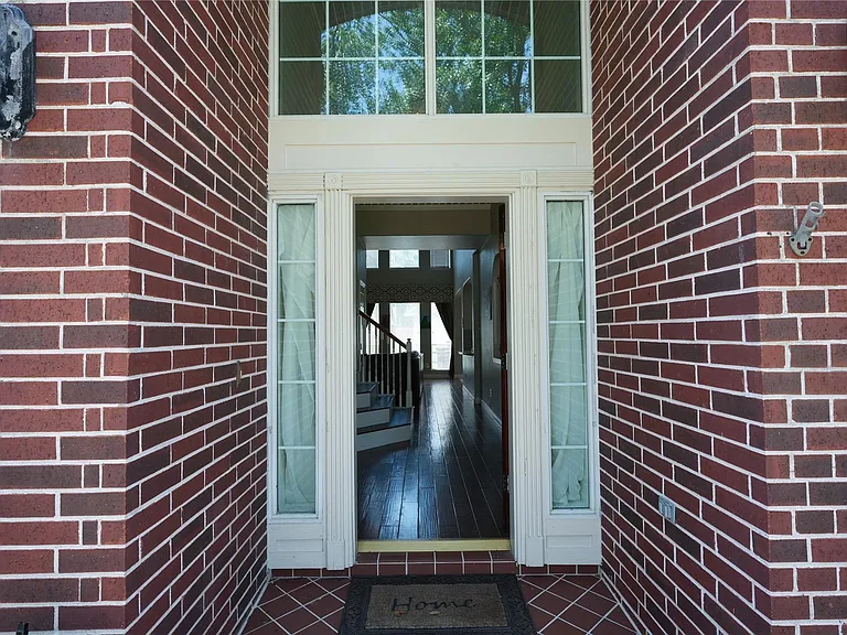 2422 Lansing Cir — Photo 1