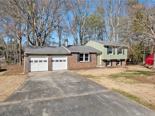 5768 Ivywood Dr, Lithonia, GA 30038