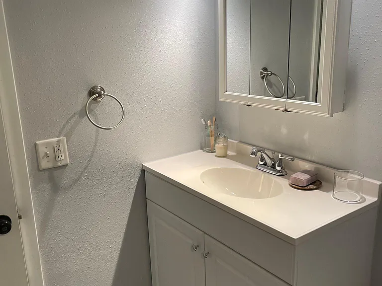 605 Lexington St — Photo 12