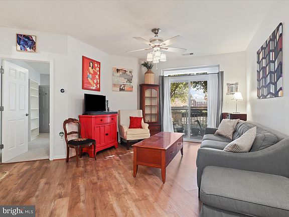 5th image of 801 S Greenbrier St S #111