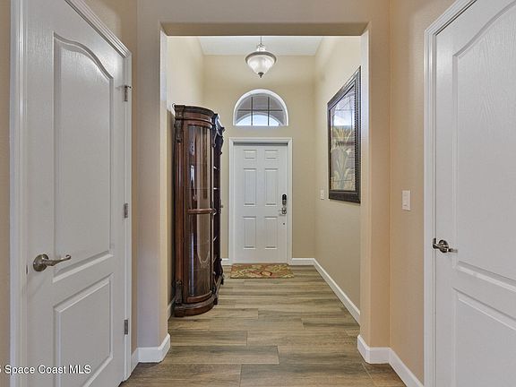 5th image of 6009 Van Ness Dr