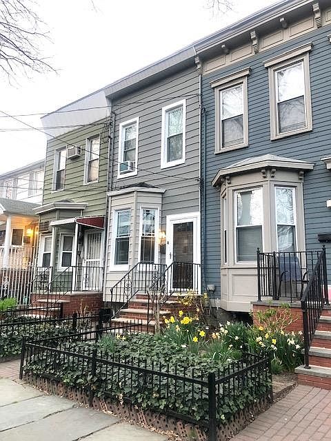 1st image of 16 Waverly St