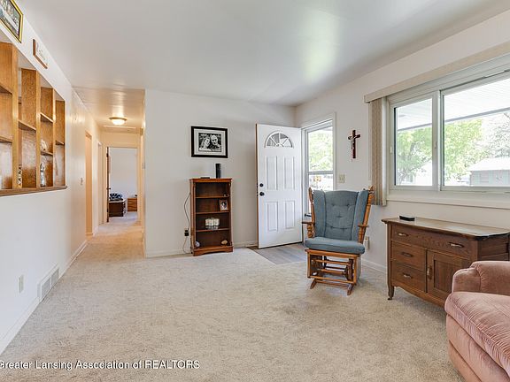 4th image of 3816 Schlee St