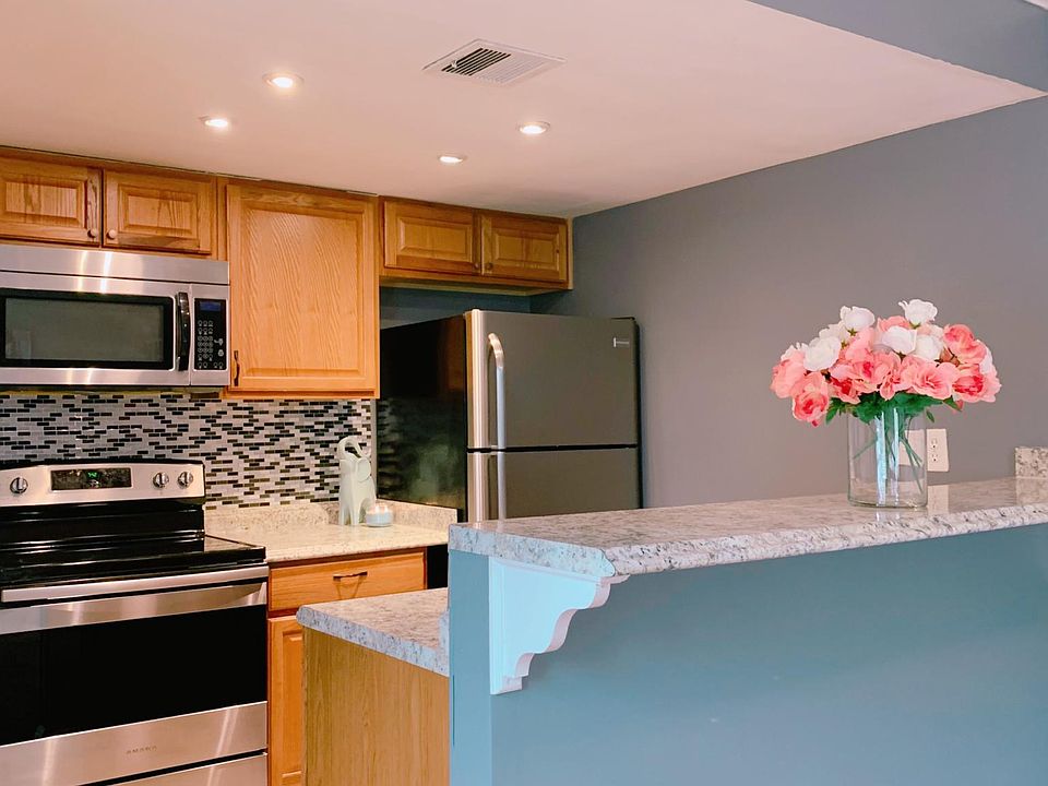 1st image of 1077 W Calle Del Sol APT 1
