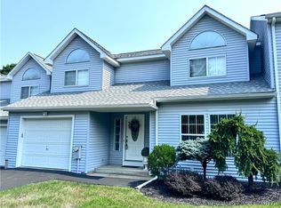 46 Woodbrooke Rd, New Hartford, NY 13413