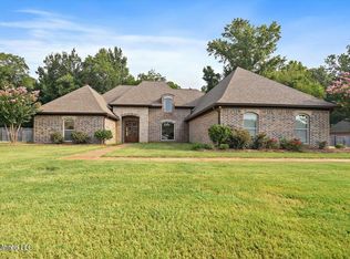 910 Poplar Dr, Brandon, MS 39042