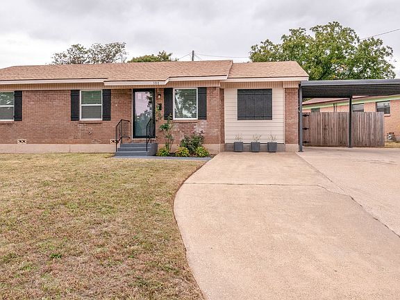 3rd image of 300 Ridgecrest Dr
