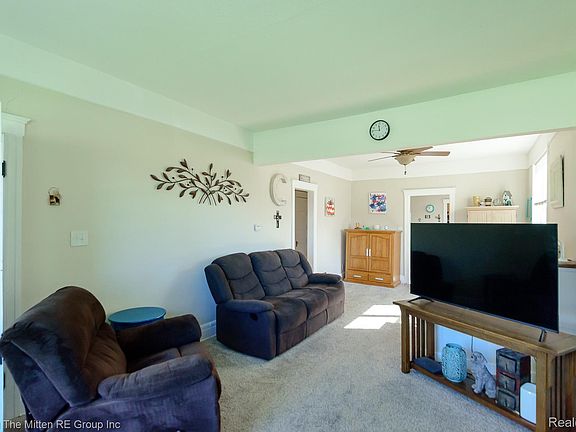 5th image of 9075 Tuttle Hill Rd