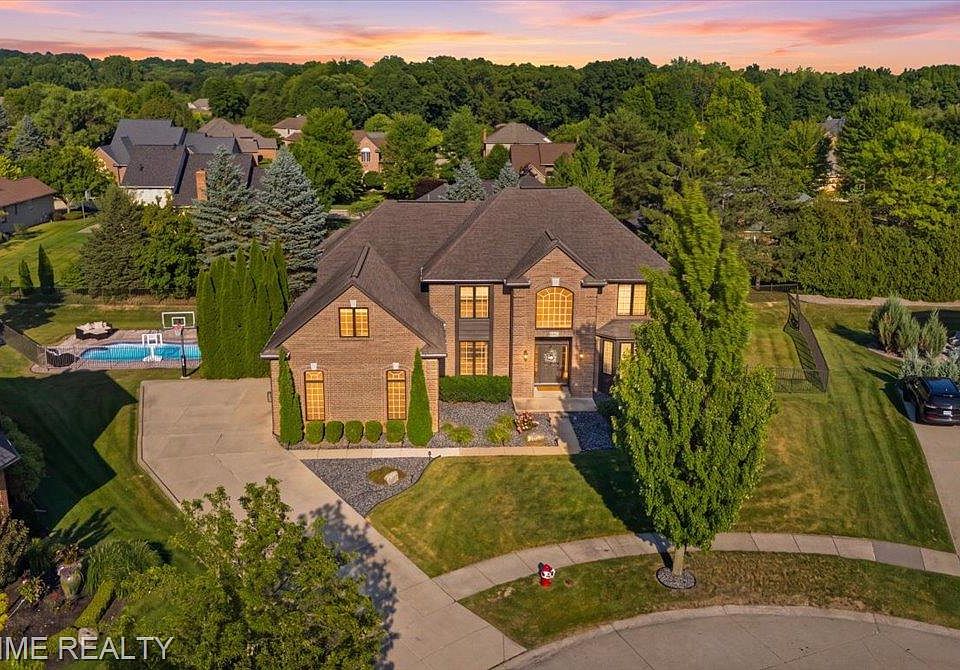 1st image of 56440 Ashbrooke Dr E
