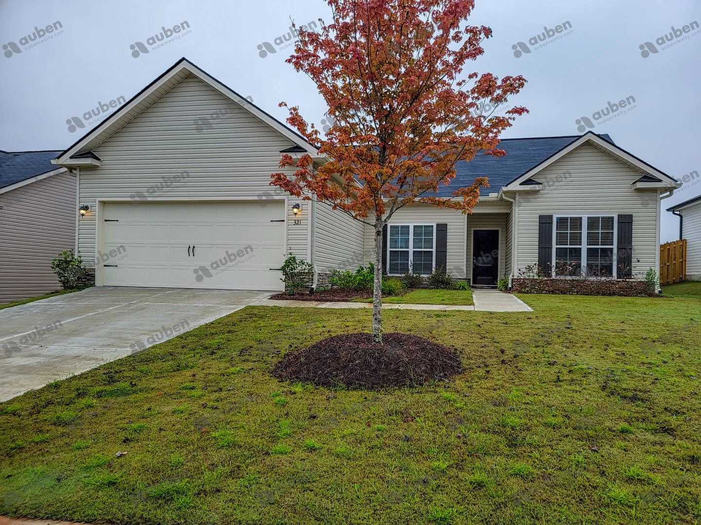 3 Bed/2 Bath Grovetown rental with stainless-steel appliances! — Photo 1