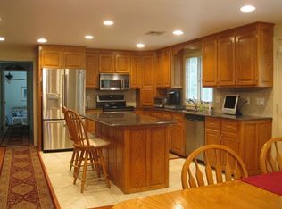 55 Boxwood Ln, Bridgewater, MA 02324